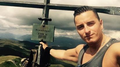 Andreas Gabalier wandert in seiner Freizeit oft auf Bergspitzen.