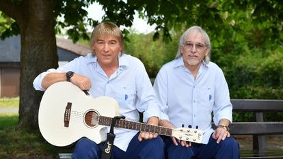 Der jüngere Bruder der Amigos, Bernd Ulrich (links), wird heute 67 Jahre jung.