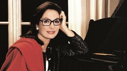 Nana Mouskouri Styling