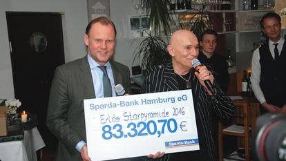 Hamburgs Innensenator Andy Grote und Entertainer Peter Sebastian.