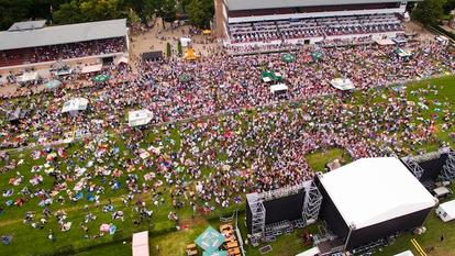 Über 20.000 Besucher waren beim letzten „radio B2 SchlagerHammer“ auf der Berliner Rennbahn Hoppegarten dabei.