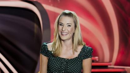 Stefanie Hertel führt durch „Die Show-Highlights aus 25 Jahren MDR“.