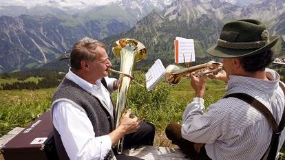 Das BR lädt ein zum „Musikantentreffen in Alpbach“.