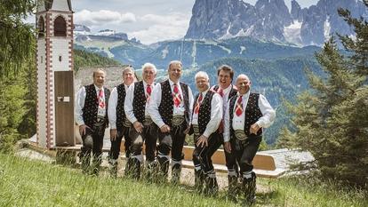 Die Kastelruther Spatzen veröffentlichen ihr neues Album „Tränen der Dolomiten“.