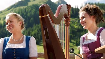 Bayerisches Fernsehen „ZSAMMGSPUIT IN OSTTIROL“, am Sonntag (01.10.17) um 20:15 Uhr. Das Harfenduo Außerlechner-Strasser.