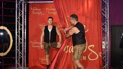 Andreas Gabalier lüftete den Vorhang bei Madame Tussauds höchstpersönlich.