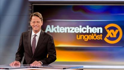 Rudi Cerne moderiert „Aktenzeichen XY... ungelöst“.