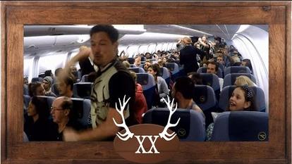 voXXclub - 'Rock mi' Flashmob im Flugzeug
