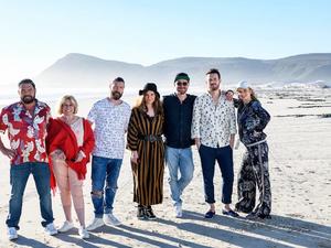 V.l.: Marian Gold, Mary Roos, Rea Garvey, Judith Holofernes, Mark Forster, Johannes Strate, Leslie Clio
