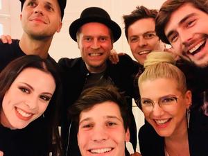 V.l.h: Milow, Johannes Oerding, Michael Patrick Kelly, Alvaro Soler v.l.v.: Jennifer Haben, Wincent Weiss und Jeanette Biedermann.