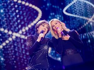 Paola Felix und Helene Fischer singen gemeinsam in der „Helene Fischer Show“ 2018.