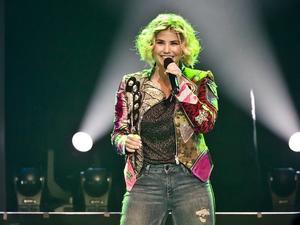 Beatrice Egli ist bei ihrem Auftritt in München gestürzt.