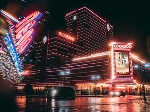 Casino mit Lichtern von außen