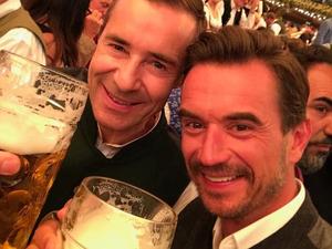 Kai Pflaume und Florian Silbereisen auf dem Oktoberfest. 