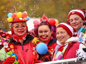 Der Karneval in Köln und anderen Städten ist eröffnet. 