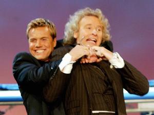 Da war die Welt zwischen den beiden noch in Ordnung: Dieter Bohlen und Thomas Gottschalk bei „Wetten, dass..?“ im Jahr 2003. 