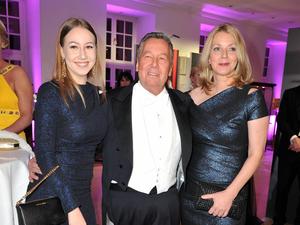 Roland Kaiser und seine Ehefrau Silvia und seine Tochter Annalena beim Semper Opernball am 26.01.2018 in Dresden.