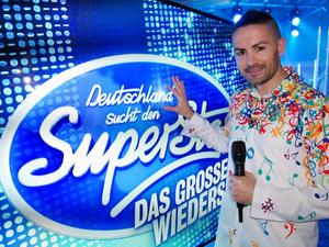 Menderes Bagci moderiert „DSDS – Das große Wiedersehen“. 