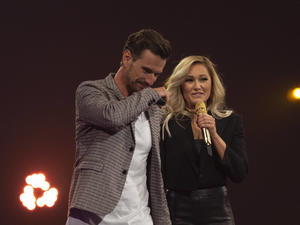 Helene Fischer überrascht ihren Ex Florian Silbereisen in der ARD-Gala "Schlagerbooom" 2019.