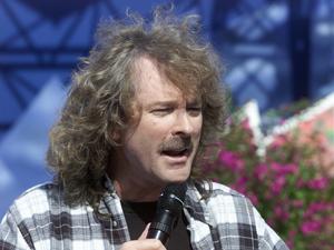 Sänger Wolfgang Petry (GER) während der ARD-Fernsehsendung "Immer wieder Sonntags" im Jahr 2003. (Archiv)