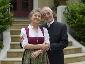 "Strum der Liebe": Antje Hagen (Rolle Hildegard Sonnbichler) und Sepp Schauer (Rolle Alfons Sonnbichler) am Set 2015