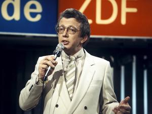Das ZDF feiert in der Nacht von Samstag auf Sonntag die „ZDF-Hitparade“ mit Dieter Thomas Heck.