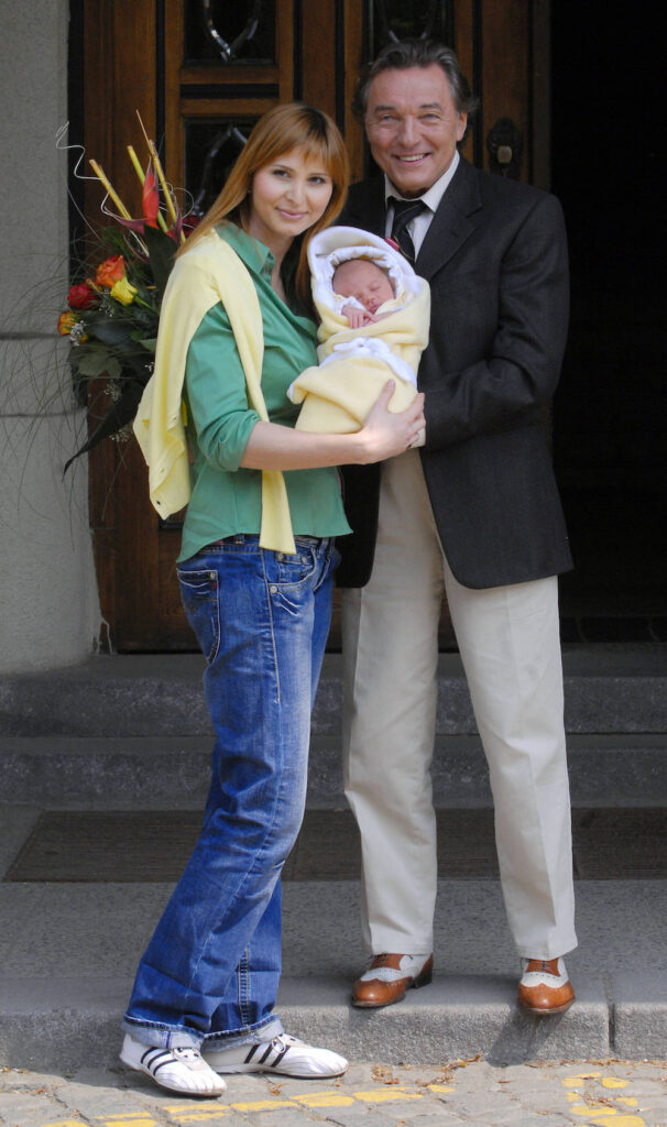 Karel Gott mit seiner Frau Ivana Machackova und ihrer Tochter Charllote 2006.