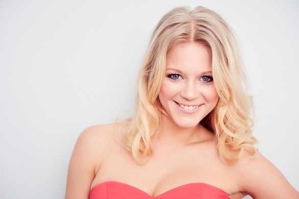 Julia Lindholm ABBA Videopremiere