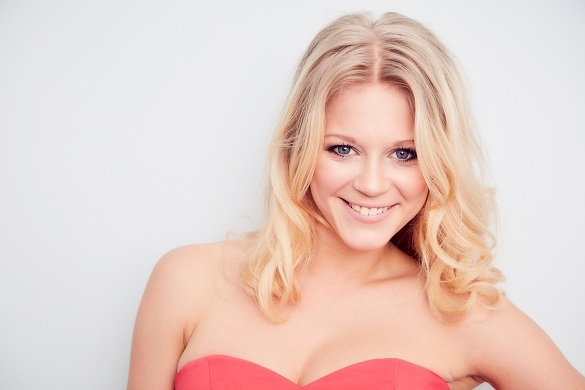 Julia Lindholm Super Trouper ABBA