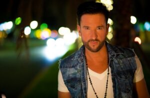 Michael Wendler veröffentlicht sein neues Album “Flucht nach vorn”.