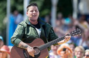 Kerstin Ott empfiehlt: “Lebe laut”.