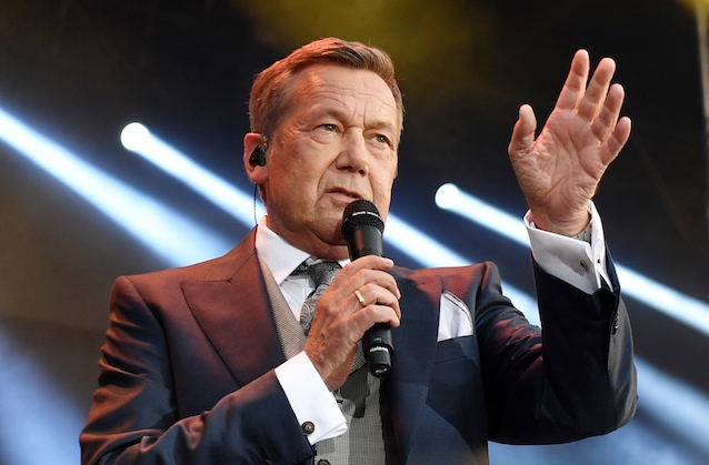 Roland Kaiser tritt auch 2018 wieder am Dresdener Elbufer auf – zur 15. “Kaisermania”.