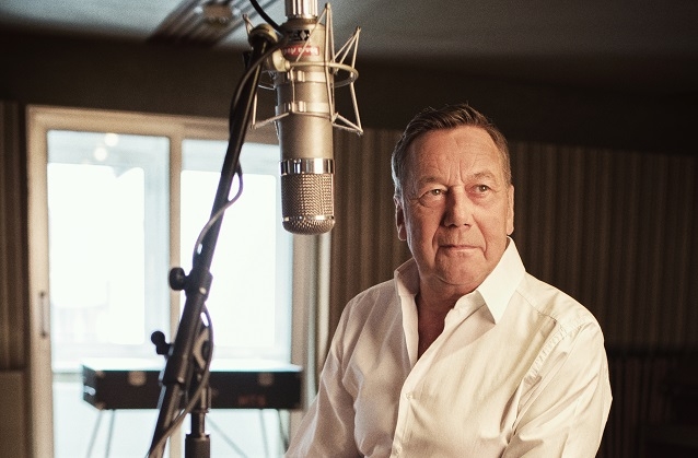 Roland Kaiser veröffentlicht am 20. Oktober sein neues Album “Stromaufwärts”.