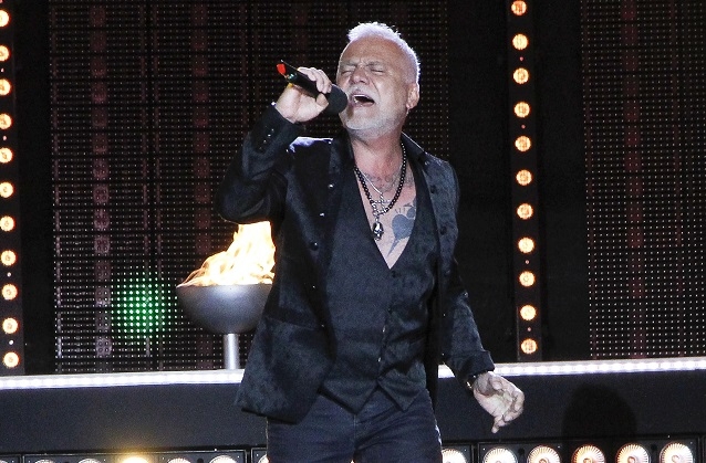 Nino de Angelo präsentiert seine neue Single “Angel” und auch privat scheint er seinen Engel gefunden zu haben.