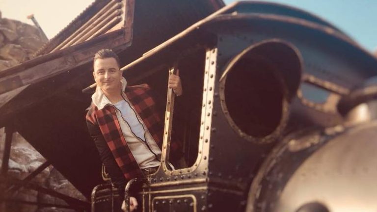 Andreas Gabalier auf der “lieben Emma”.