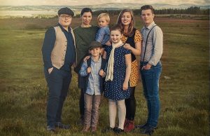 Angelo Kelly stellt seine Familie musikalisch vor.