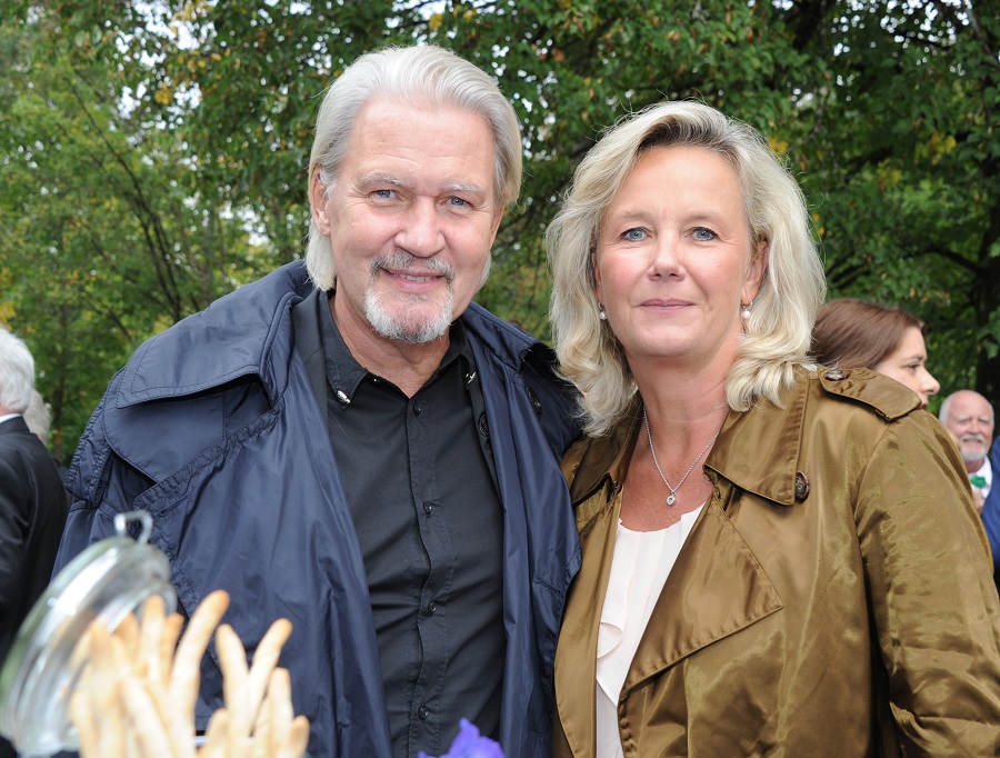 Johnny Logan und seine Partnerin Tanja Surmann feierten ebenfalls mit.