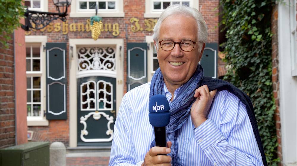 Lutz Ackermann präsentiert “Das große Wunschkonzert”. 