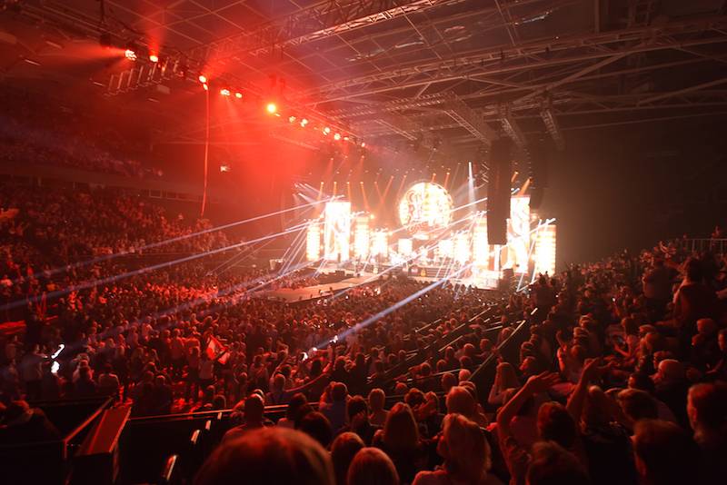 Das Gerry-Weber-Stadion war bis auf den letzten Platz besetzt. die Halle fasst 11.500 Menschen.