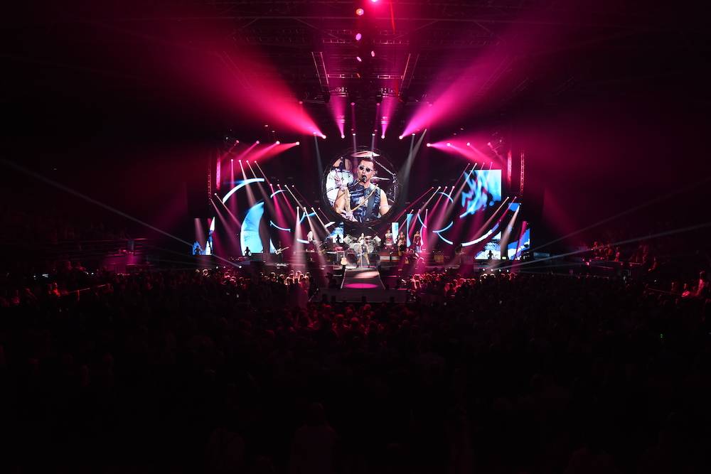 Der Volks-Rock'n'roller bot eine spektakuläre Bühnenshow.