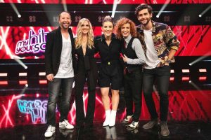 Von links: DJ Bobo, Sandy Mölling, Moderatorin Jeannine Michaelsen, Lucy Diakovska und ├ülvaro Soler. 
