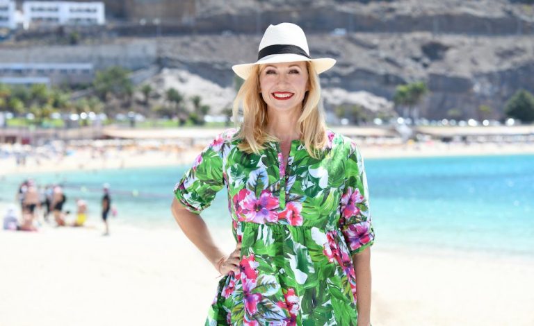 Andrea Kiewel präsentiert die “ZDF-Fernsehgarten on tour”-Ausgaben von Gran Canaria.
