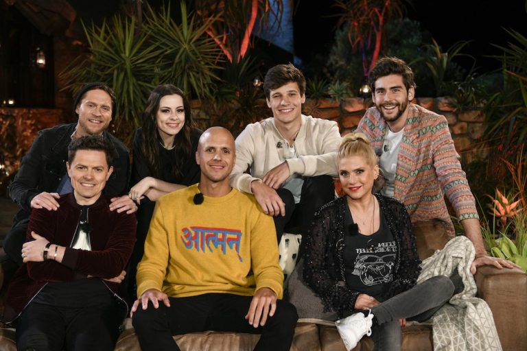 Milow (gelber Pullover) steht im Mittelpunkt der heutigen Folge von “Sing meinen Song”.