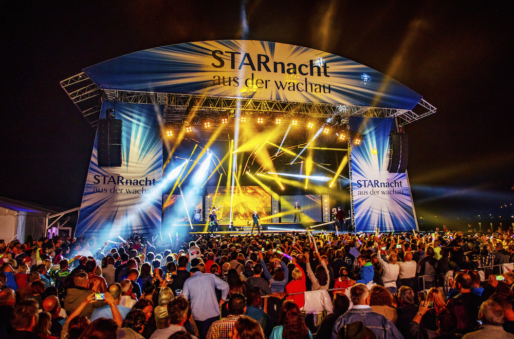 Die “Starnacht aus der Wachau” Bühne mit Publikum davor