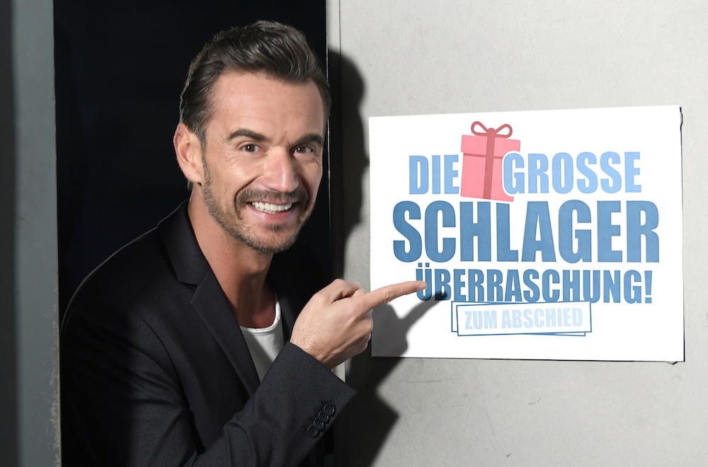Florian Silbereisen überrascht Mary Roos zu ihrem Bühnen-Abschied als Sängerin.