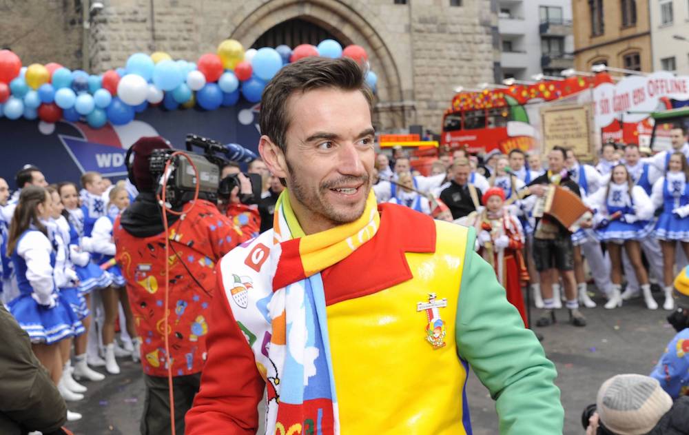 Florian Silbereisen ging im Jahr 2015 als eine Art Harlekin verkleidet zum Kölner Karneval. 2020 kostümierte er sich als Batman.