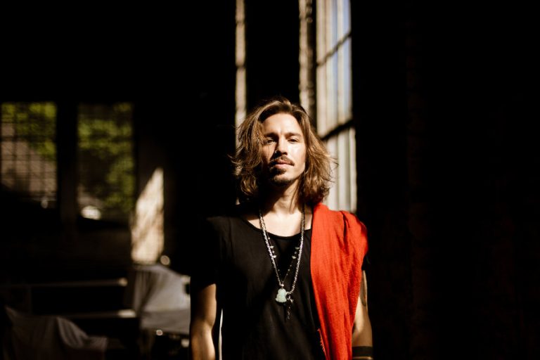 Gil Ofarim singt jetzt auf Deutsch.