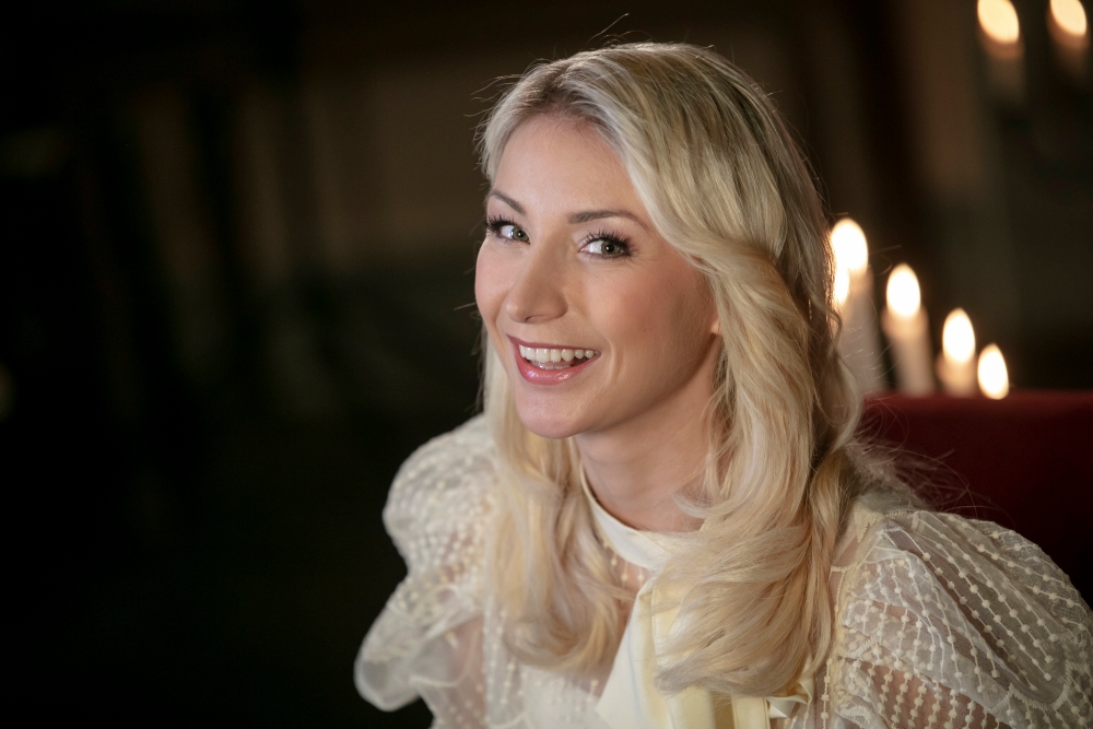 Anna-Carina Woitschak küsst aus Versehen den falschen Mann