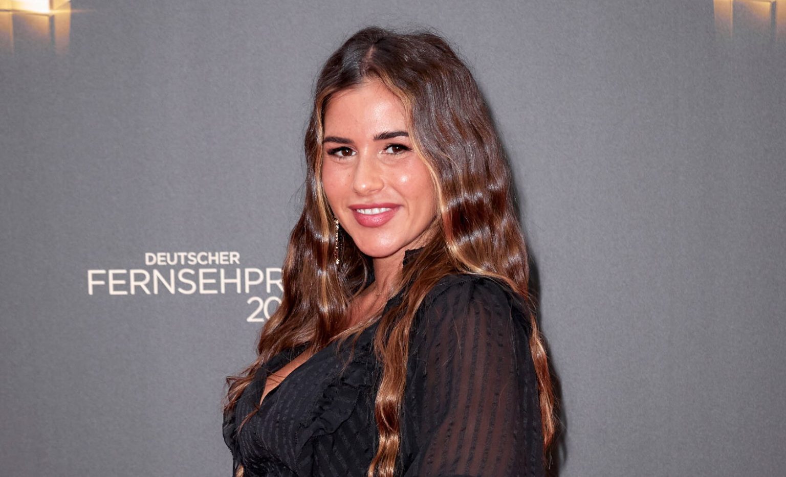 Sarah Engels zeigt sich im durchsichtigen Kleid – Und setzt ein Zeichen gegen Bodyshaming