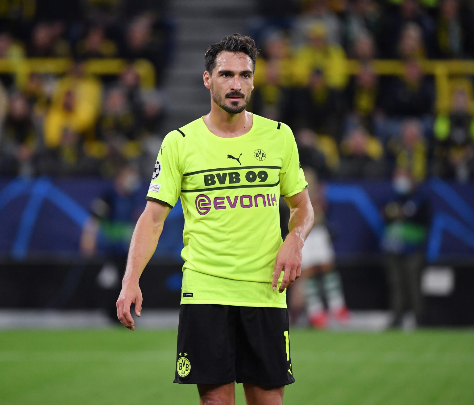 Mats Hummels: Beim Knutschen mit einer anderen gesichtet
